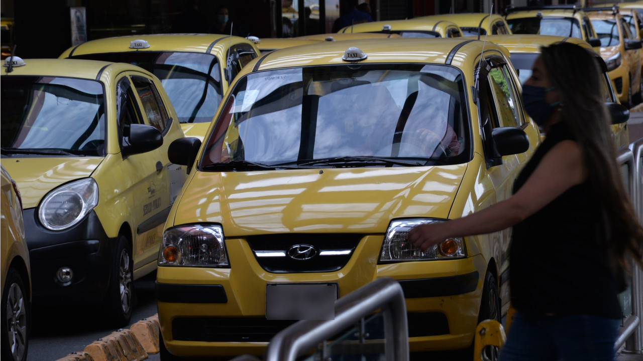 ¡Ojo! La próxima semana vuelve el pico y placa de taxis a Medellín