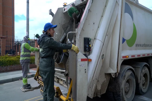 ¿Marce La Recicladora montada en un camión de la basura en Facatativá?