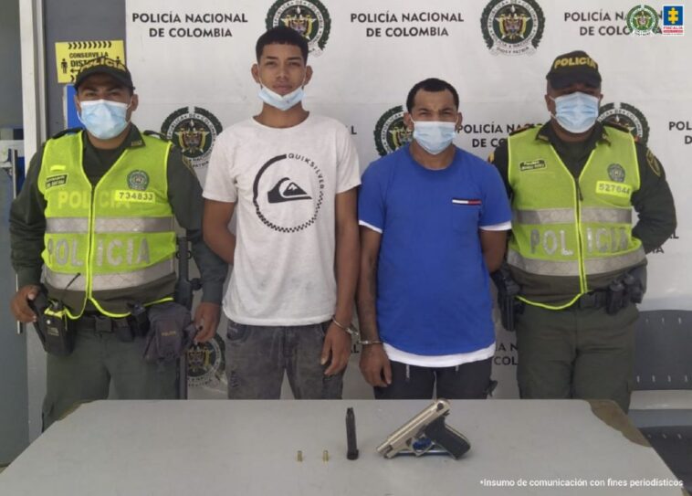 Aseguradas dos personas que habrían hurtado un vehículo en Barranquilla