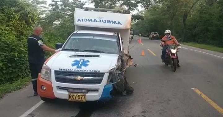 Choque de ambulancia con automóvil dejó dos muertos en Codazzi