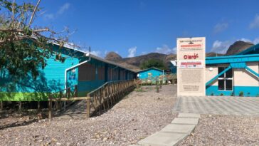 Claro reconstruye escuela en Providencia