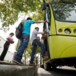 Colombia y Perú reanudan transporte terrestre de pasajeros tras covid