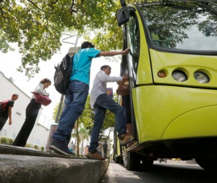 Colombia y Perú reanudan transporte terrestre de pasajeros tras covid