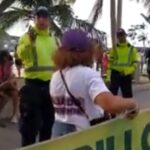 Críticas en Santa Marta por "desalojo" a jóvenes con pasacalles de Fajardo