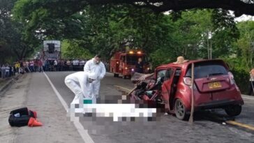 Dos muertos y tres heridos tras choque de auto con camión en Zona Bananera