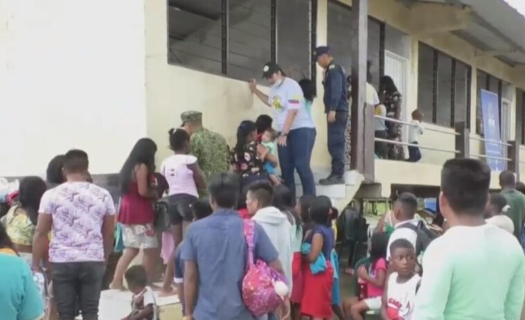 Entregan 6 toneladas de ayudas a comunidades del Litoral de San Juan en Chocó | Colombia | NoticiasCaracol