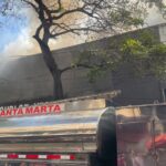 Incendio consumió una bodega en el Centro Histórico de Santa Marta