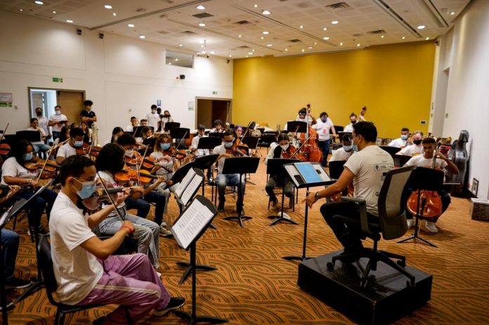 La suite de mil colores abre la temporada 2022 de la Orquesta Sinfónica de Cartagena
