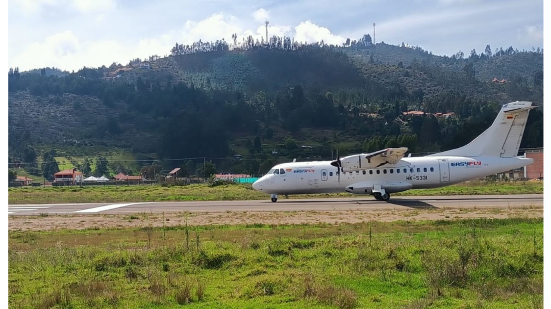 Primer vuelo comercial de prueba aterrizó en aeropuerto de Paipa