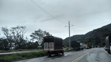 Problemas de movilidad en la vía a la Línea y Melgar en el Tolima