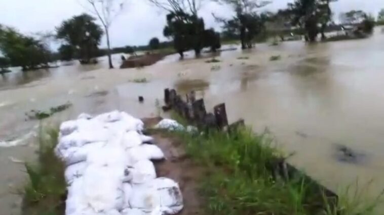 Río Cauca se desborda por Los Arrastres en zona rural de Guaranda