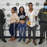 Sonrisas y burlas, tres presuntos ladrones dejaron hasta sin ropa a sus víctimas y así posaron para la foto