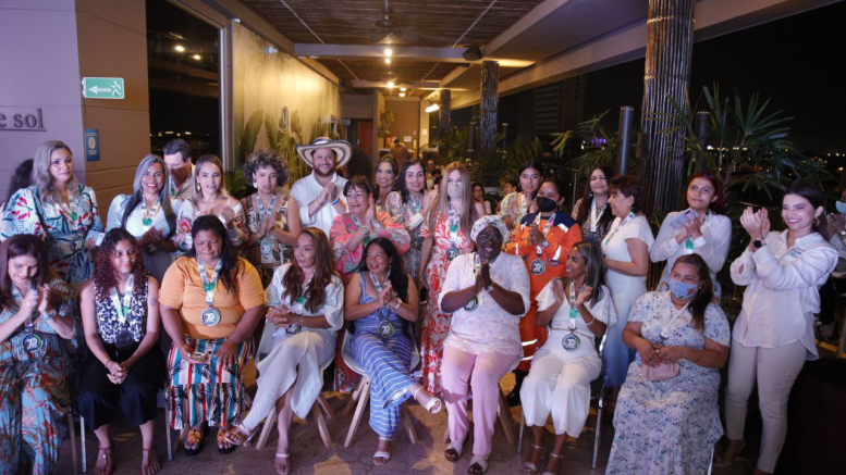 Unas 25 mujeres recibieron la Medalla Córdoba 70 años Mujeres Invencibles