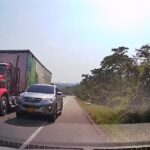 VIDEO: invasión de carril de una camioneta casi provoca tragedia en Bolívar
