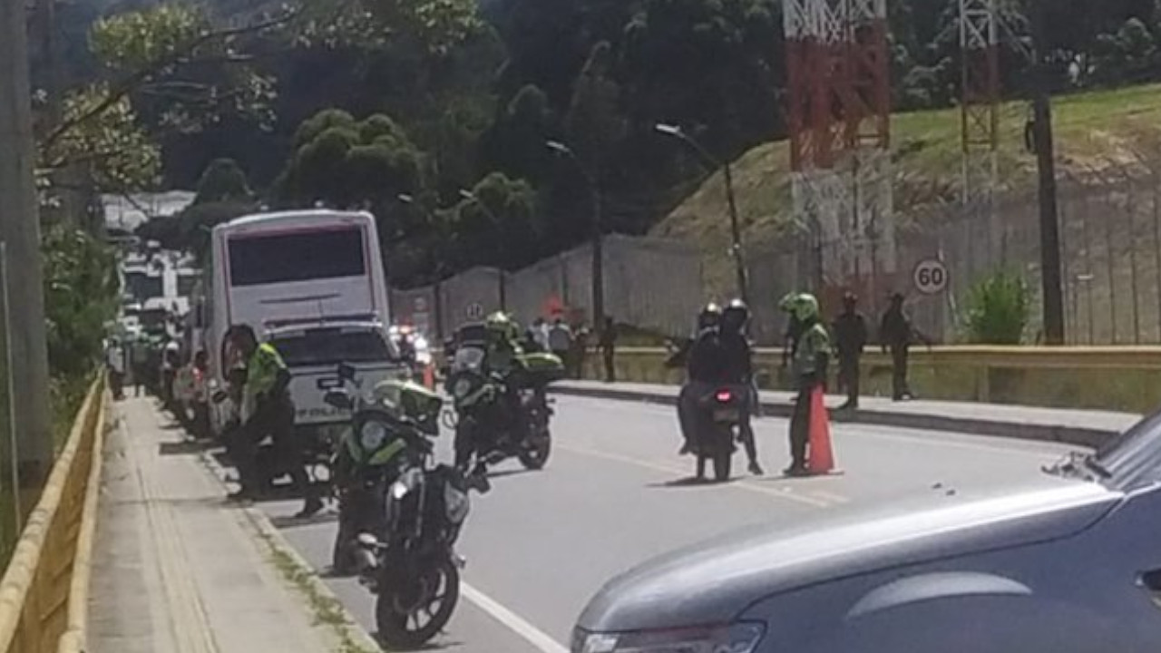 ¡Carro bomba descartado! El vehículo que atemorizó este viernes en Rionegro solo presentaba fallas mecánicas