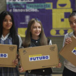 ¡Sigue la entrega! Más de 1.000 estudiantes de los corregimientos de Medellín ya recibieron los Computadores Futuro