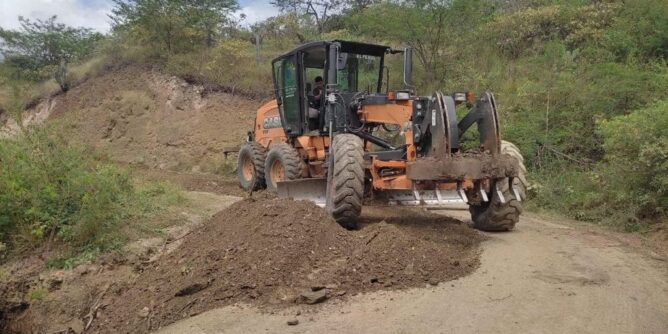 Adecúan la vía El Peñol – Puente Guambuyaco