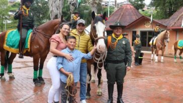 Adoptaron a dos caballos de la Escuela de Carabineros Alejandro Gutiérrez