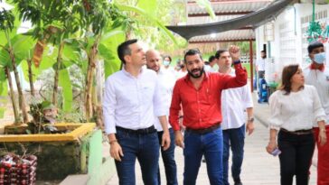 Alcalde Ordosgoitia realiza recorrido en instituciones educativas