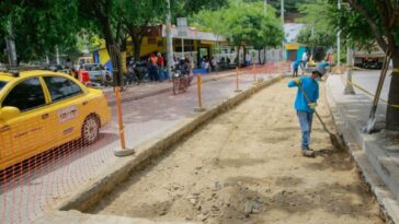 Alcaldesa inspeccionó obras de reposición de placas en el Distrito