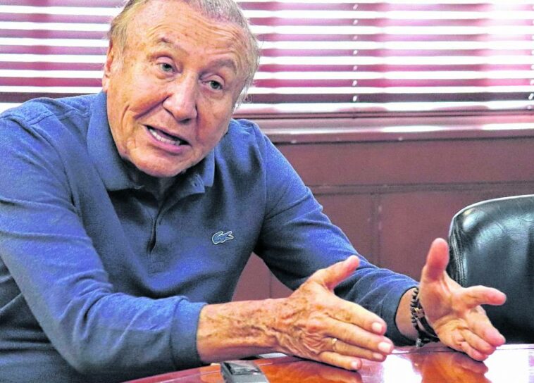 Aunque recibió algunos apoyos del Centro Democrático, Hernández dice que Uribe murió electoralmente el domingo