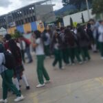 Caos a las afueras del colegio Ciudad de Pasto, padres y acudientes protestan por la falta de docentes