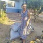 Cerca de 200 mujeres emprendedoras recibieron donaciones de carbón natural que les sirve para sus actividades de venta de comida y fritos, en el municipio de El Molino.