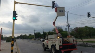 Comenzó primera fase del mantenimiento de red semafórica de Cartagena