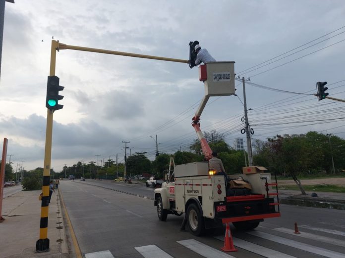 Comenzó primera fase del mantenimiento de red semafórica de la ciudad