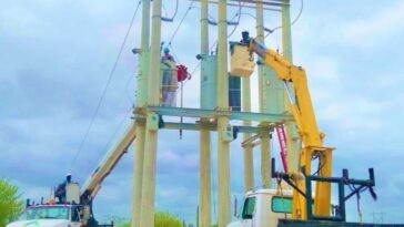 Tres nuevos reguladores fueron instalados por la empresa Air-e para mejorar el servicio de energía en los municipios de Uribia y Manaure.