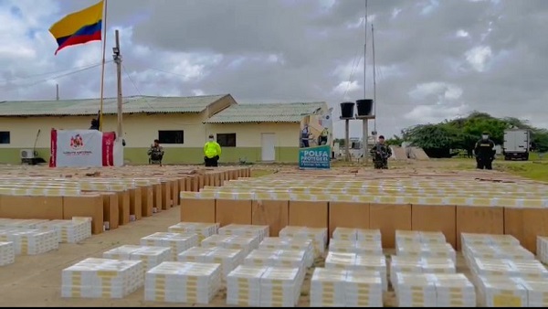 Ejército  incautó 353 mil cajetillas de cigarrillos y 1.000 botellas de licor en La Guajira
