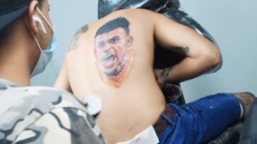 El tatuador samario que impresionó a Luis Díaz con imagen de su rostro