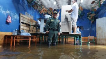 En la Mojana votan con dificultades debido a las inundaciones