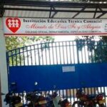 Encadenada llega docente