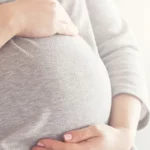 Falsa embarazada tenia cargamento de drogas en su vientre