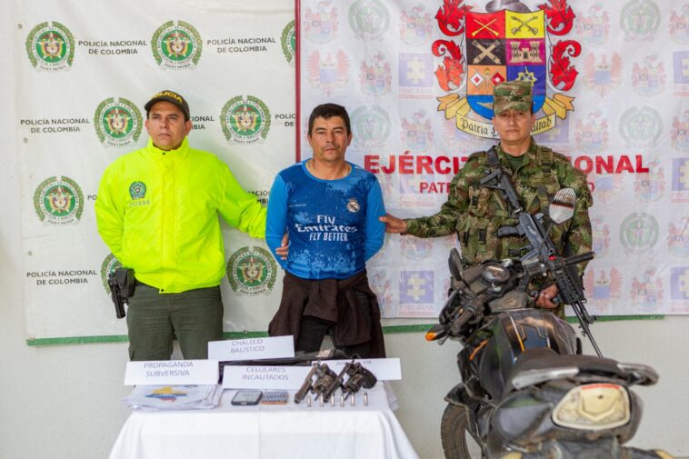 Fueron capturados dos hombres con propaganda subversiva y armas de fuego