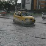 Fuertes aguaceros afectaron vías de la ciudad de Cali