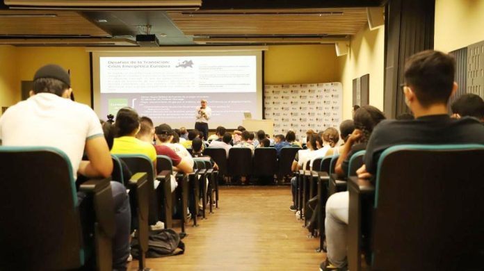 La empresa Gecelca sigue abriendo sus puertas a las universidades de la costa Caribe, en esta oportunidad charló con los estudiantes de la Universidad del Sinú.