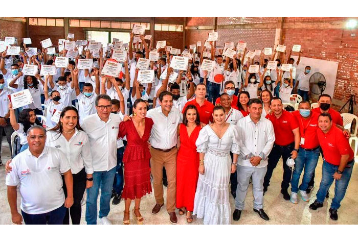 Graduados 194 niños en acordeón  caja, guacharaca, canto y piqueria