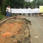 Los habitantes del sector Sirena protestaron por el mal estado de las vías
