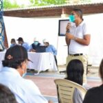 Un informe parcial recibieron miembros de la comunidad de los barrios Primero de Mayo y 12 de Octubre, de la construcción de pavimento hidráulico en ese sector del municipio de Barrancas.