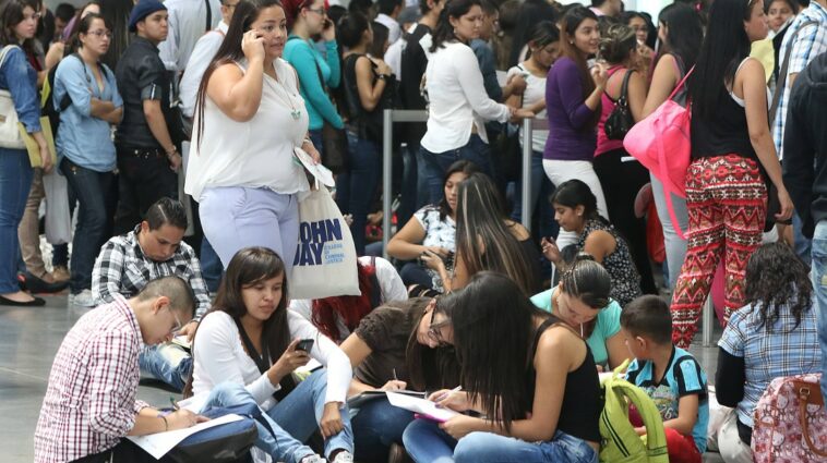 Tasa de desempleo en abril cayó al 11.2%, informa el DANE