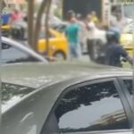 Un hombre con un machete en una grúa y dos choferes enojados que casi son golpeados, intolerancia en Cali