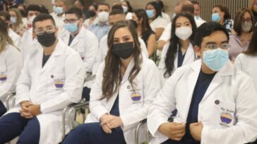 Unimagdalena entrega batas blancas a 19 estudiantes de medicina