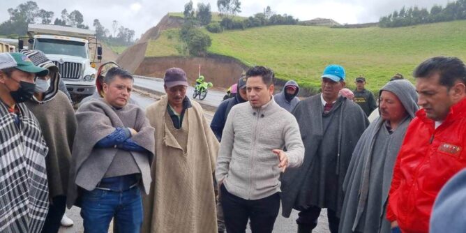 Acuerdos con la comunidad de El Contadero permiten desbloqueo de vía al sur en Nariño