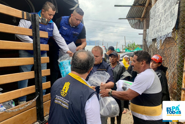 Alcaldía entregó ayudas humanitarias y lidera campaña por los afectados de Las Colinas - Quindío Noticias.