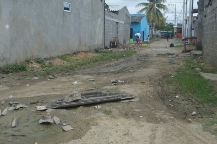 Ante desatención, habitantes del barrio La Candelaria limpiarán las cunetas de la zona