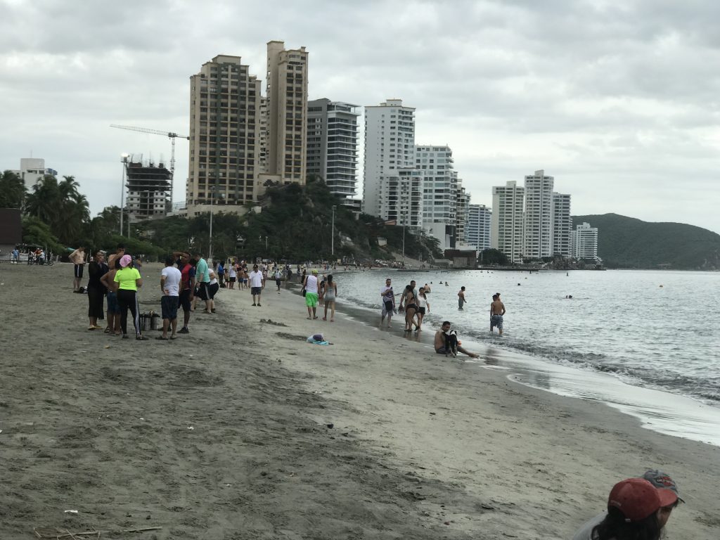 Bañistas no acataron restricción en playas de Santa Marta