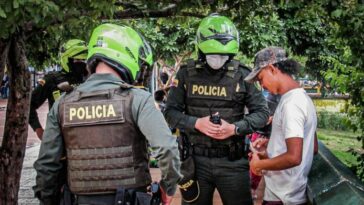 CON CAMPAÑAS DE PREVENCIÓN  LA POLICÍA  CUIDA A LA CIUDADANÍA EN EL DÍA DEL  PADRE