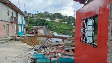 Colapsaron seis viviendas en el barrio El Playón de Salamina